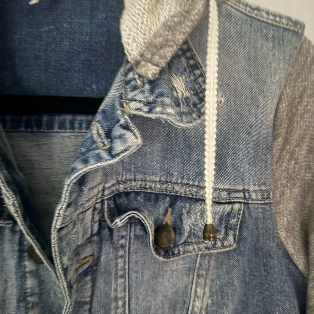 FREE PEOPLE Denim Jacket with Gray Knit Hooded Sleeves S - Picture 6 of 10